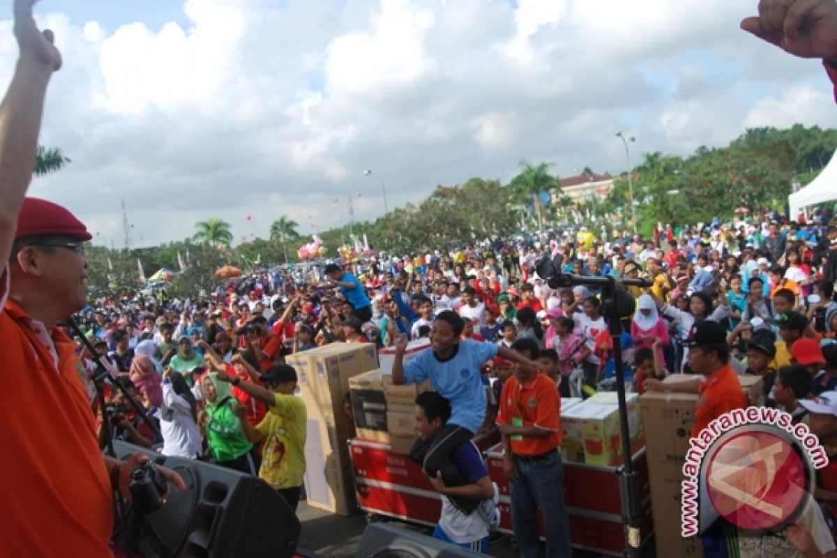 Ribuan Guru Ikuti Jalan Santai