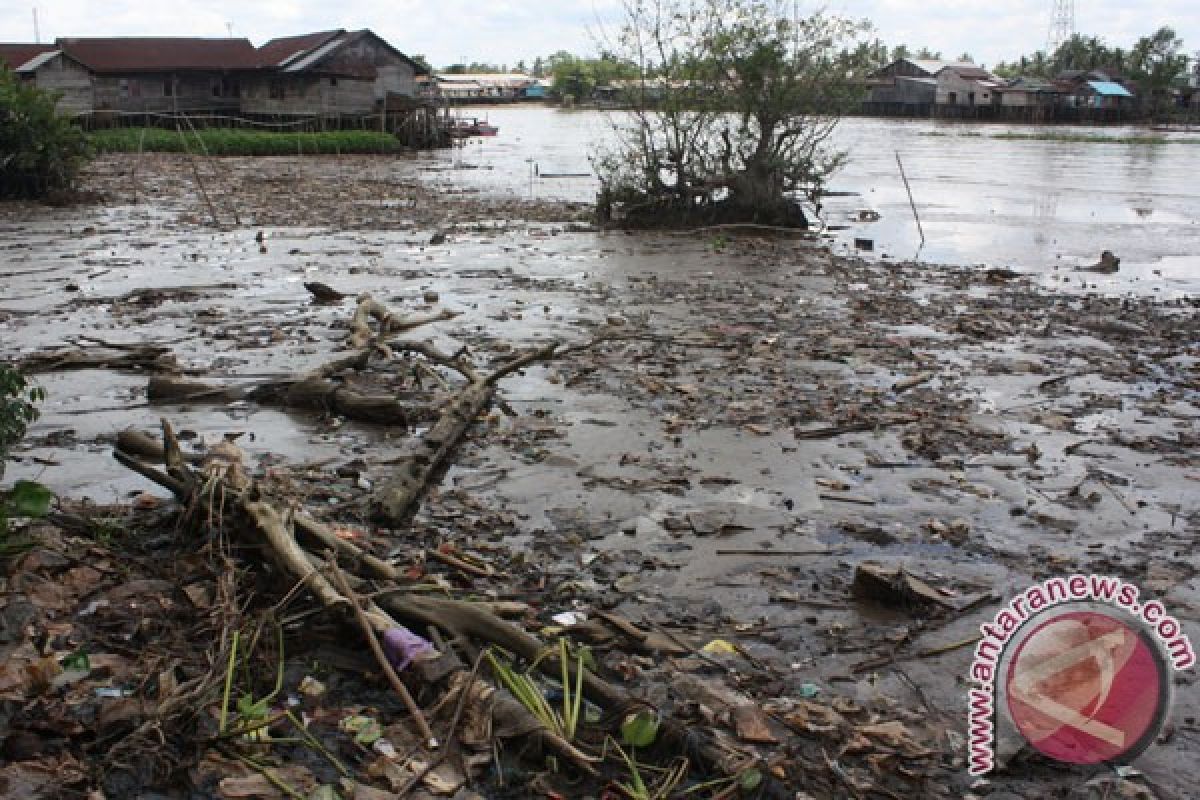 Kondisi air Sungai Banjarmasin kian buruk