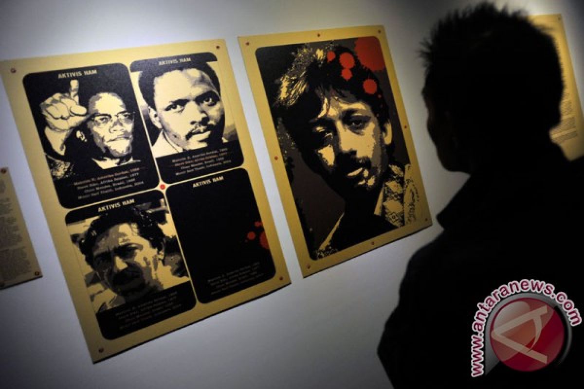 Indonesian journalists` photos to be exhibited at Amsterdam Biennial Festival 2012