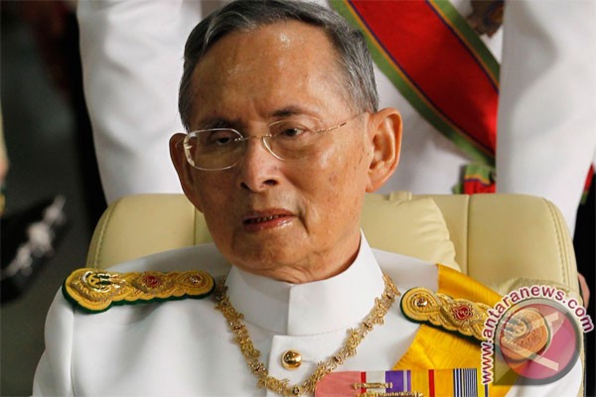 Raja Thailand muncul di depan publik
