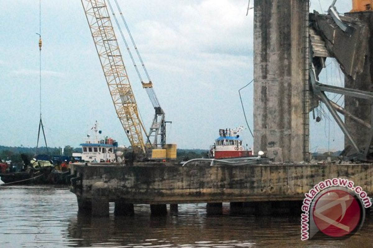 Lima mobil sudah dievakuasi dari dasar Mahakam