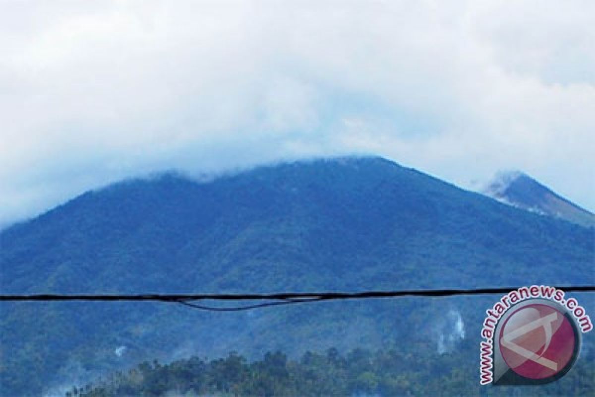 Gunung api Gamalama di Ternate meletus