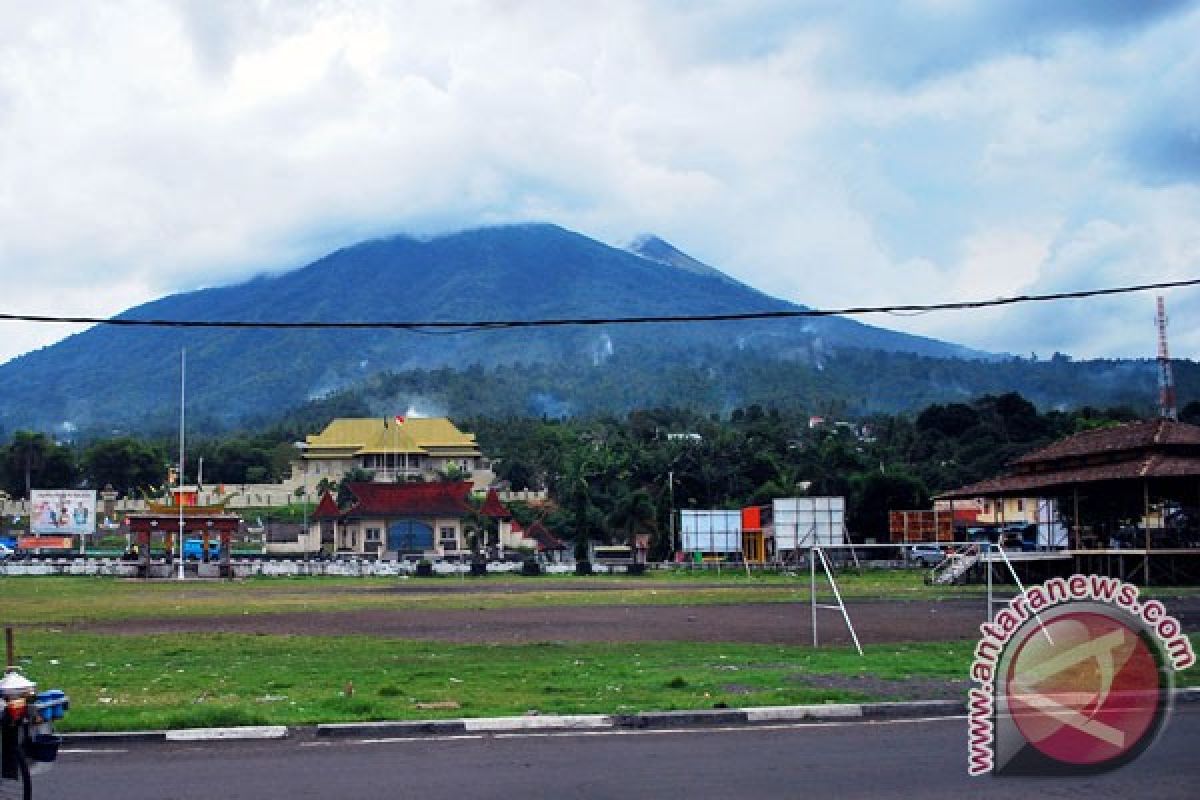 Gunung Gamalama Meletus Lagi