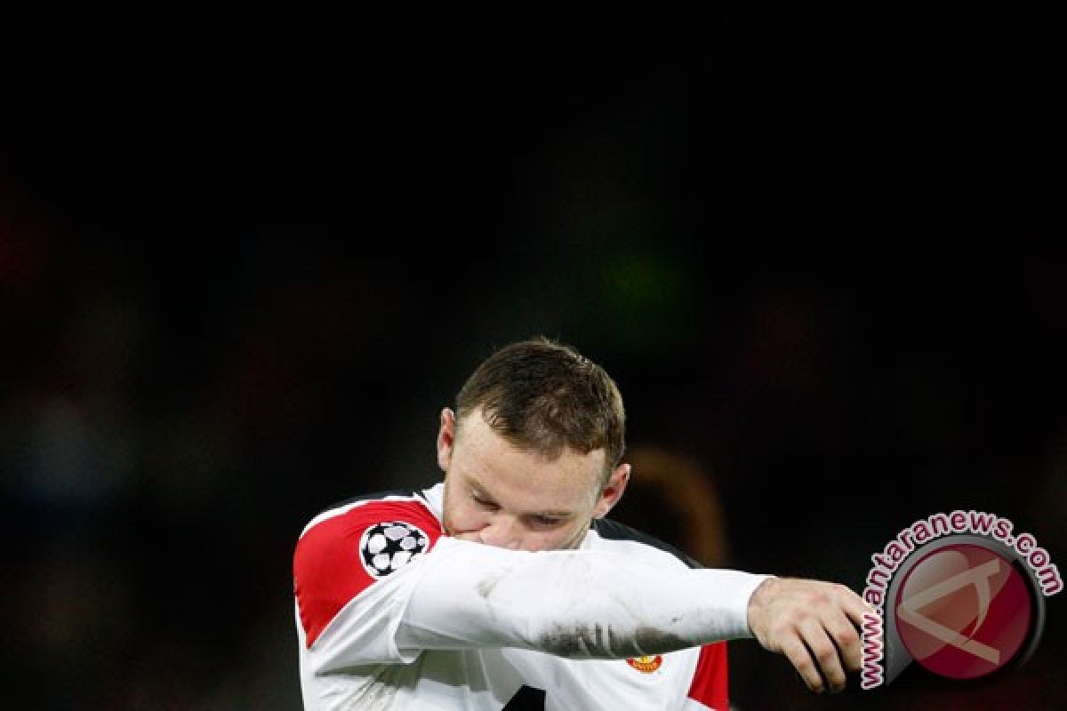 Kabur malam hari, Rooney didenda