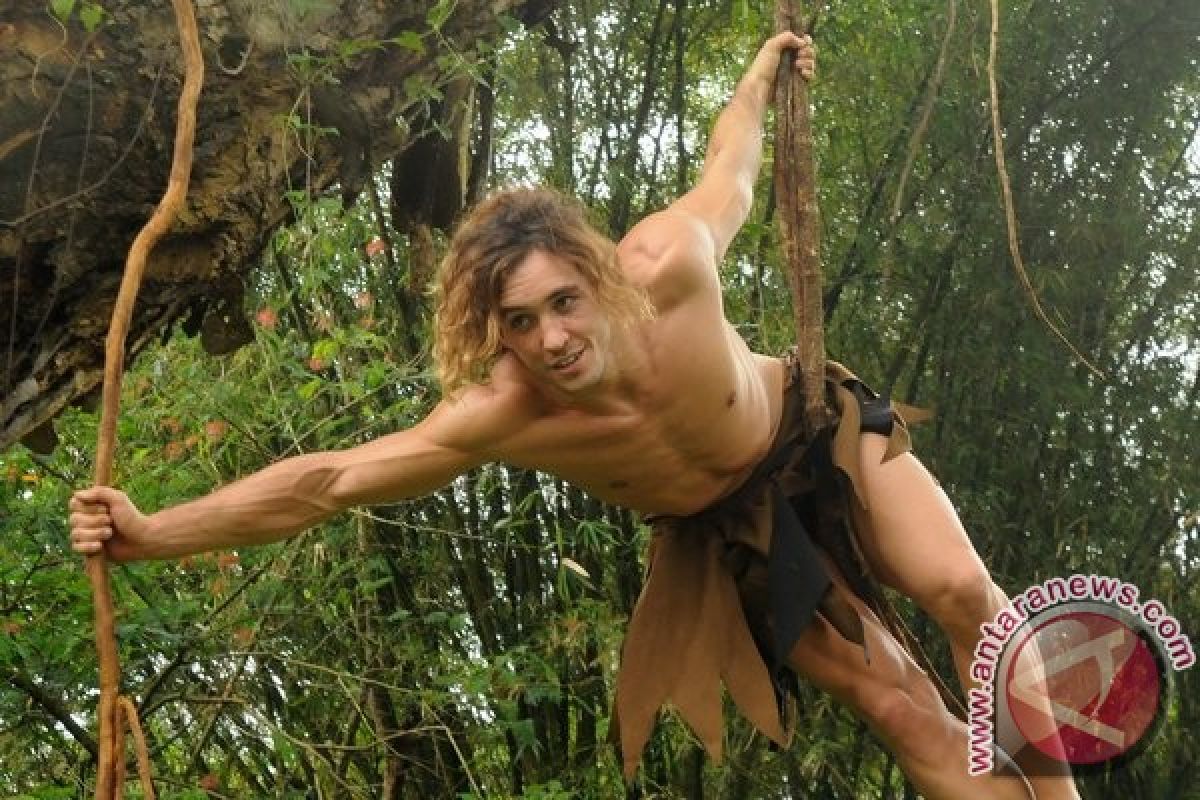 "Tarzan D'Mighty Circus"  tampil di Jakarta