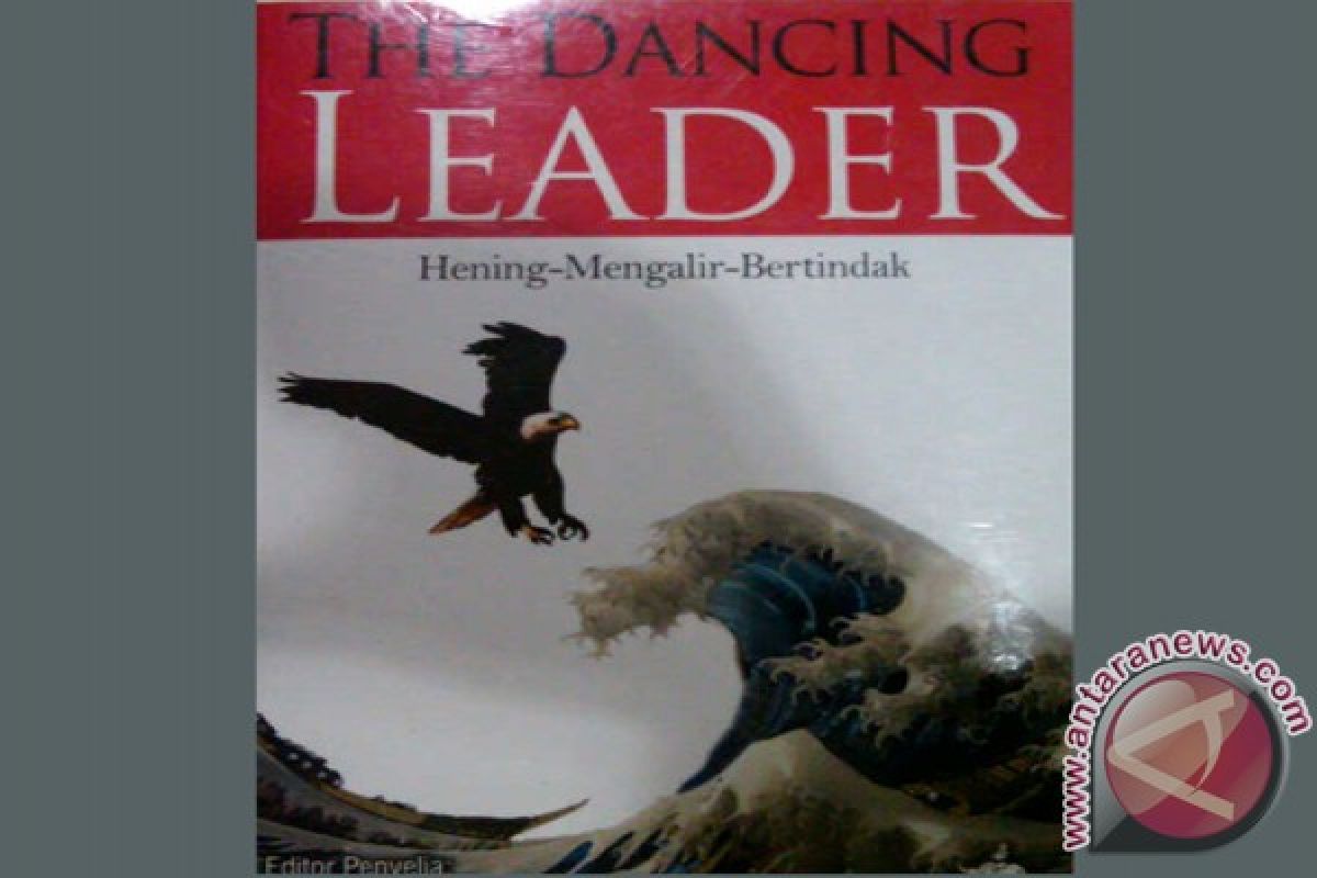 Perilah buku The Dancing Leader: hening-mengalir-bertindak.