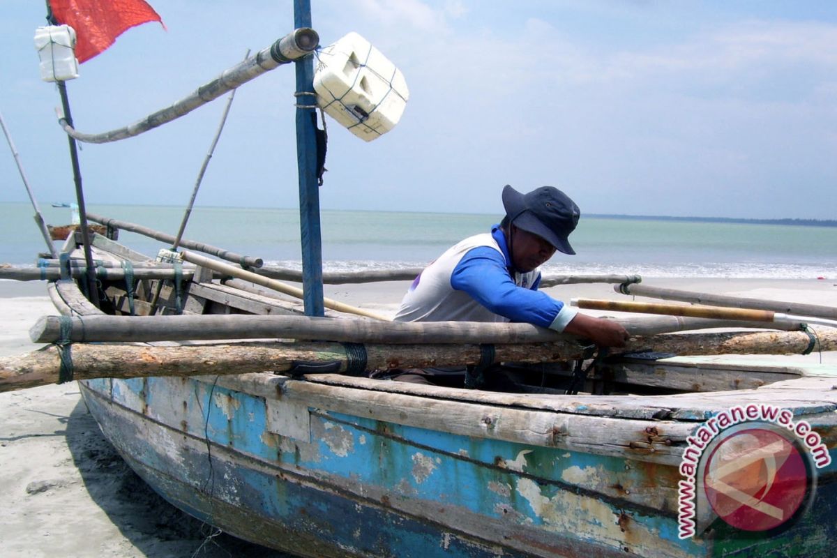 Mukomuko beri bantuan alat tangkap kepada nelayan