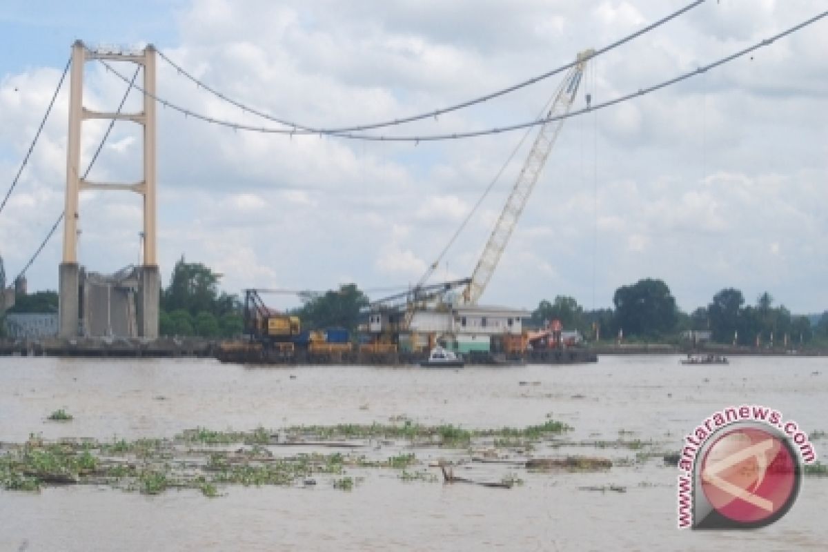 Evakuasi Bangkai Mobil Jembatan Ambruk Kembali Gagal