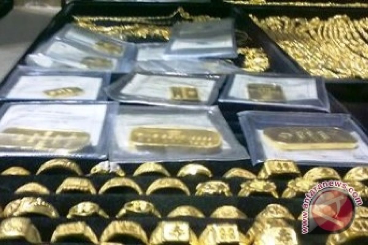 Penjualan perhiasan emas 24 karat di Palembang menurun