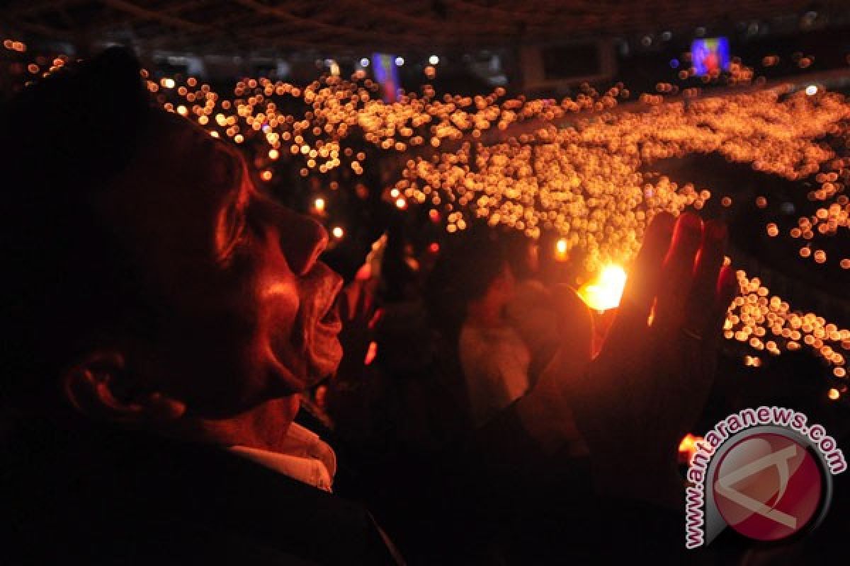 Umat Kristiani  Manado lakukan ibadah malam Natal