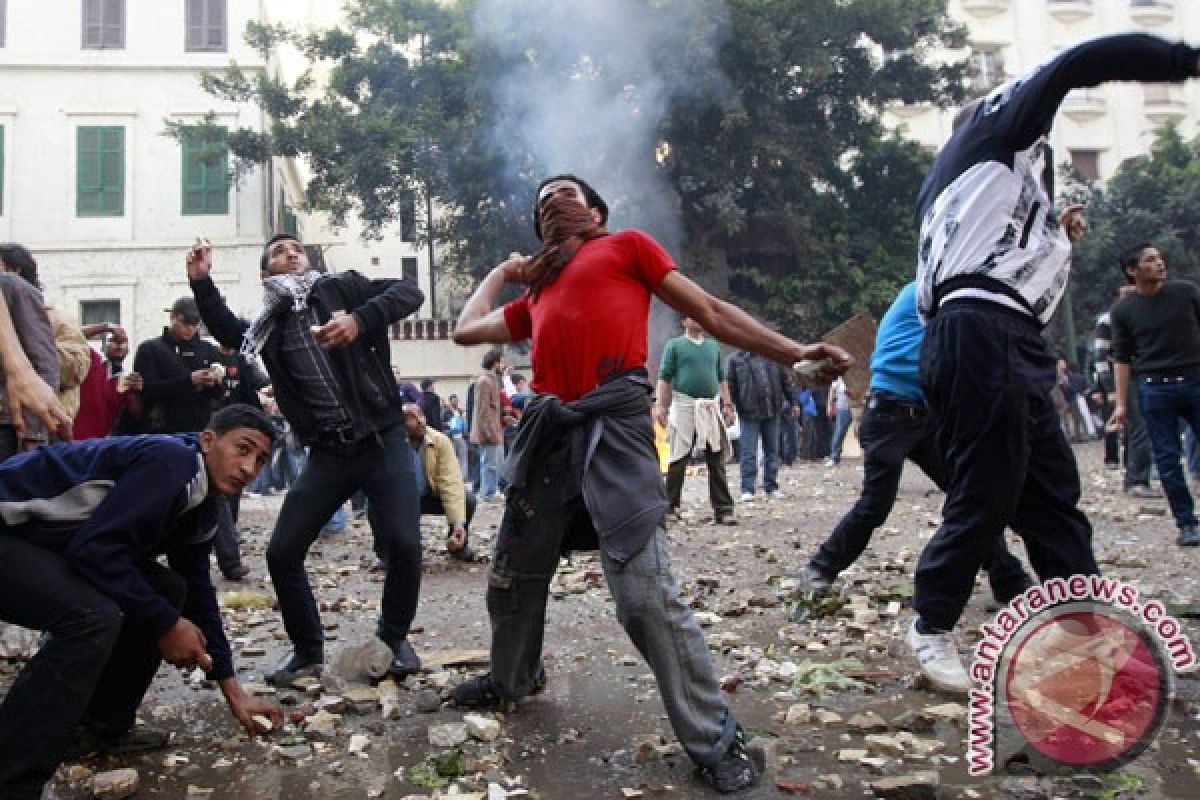 Korban tewas dalam bentrokan di Kairo jadi 16 orang