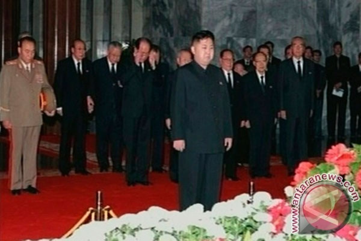 Rakyat dan sang putera penerus tangisi Kim Jong-il