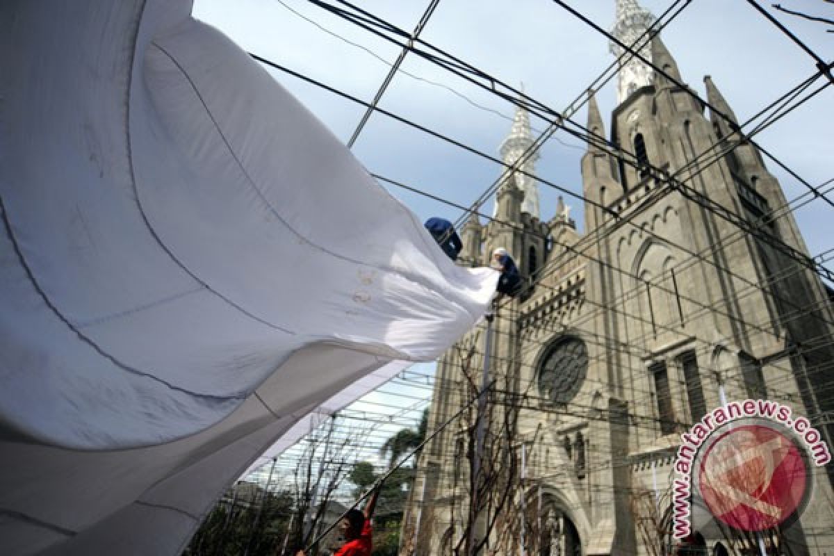 Gereja Katedral dijaga Gegana