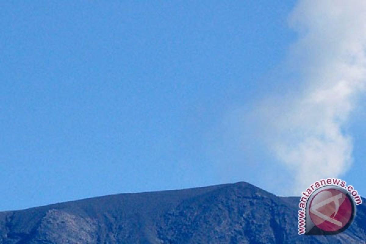 Gunung Merapi semburkan abu vulkanik ke Batusangkar