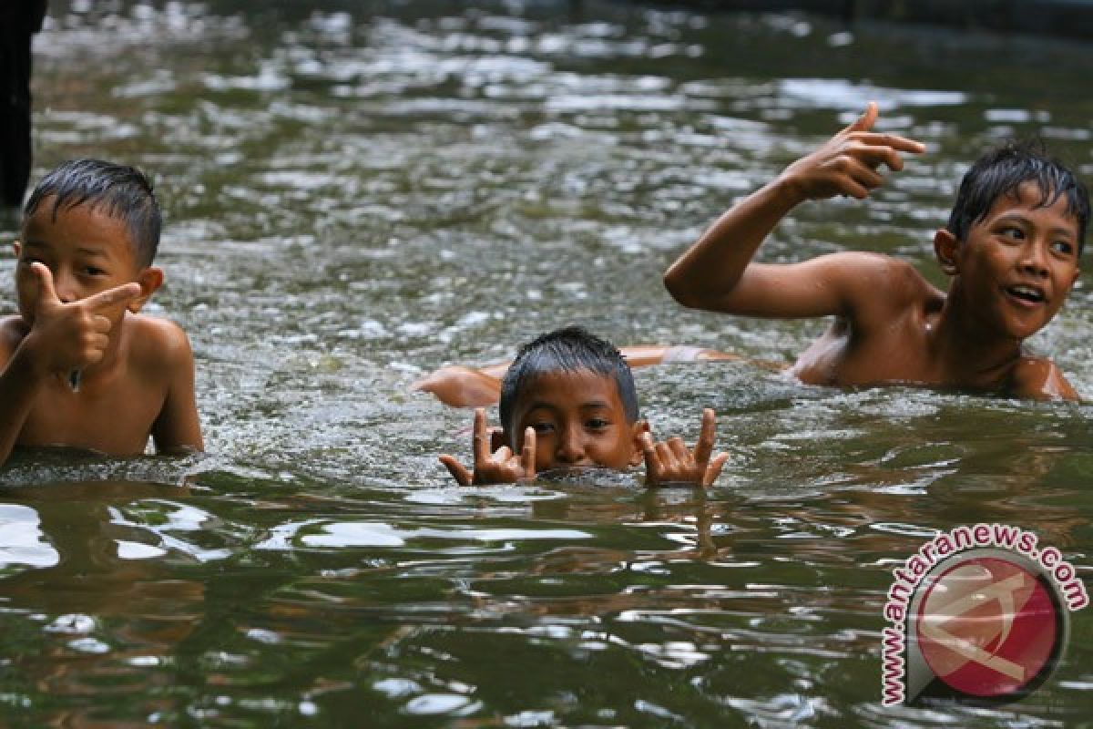 Awas rob dan banjir ancam Jakarta