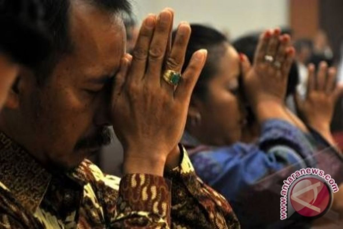 Ribuan Umat Nasrani Lampung Ikuti Misa Natal 