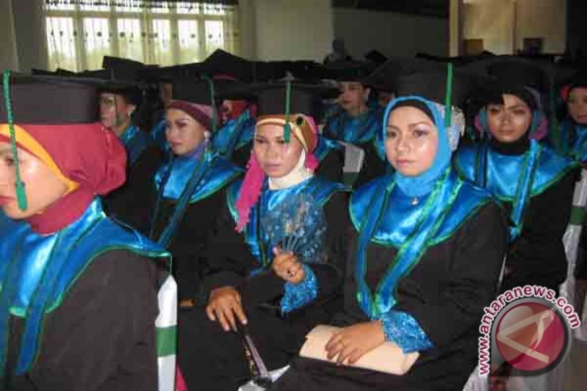 STIK Avicenna Kendari Wisuda 350 Sarjana - ANTARA News Sulawesi Tenggara