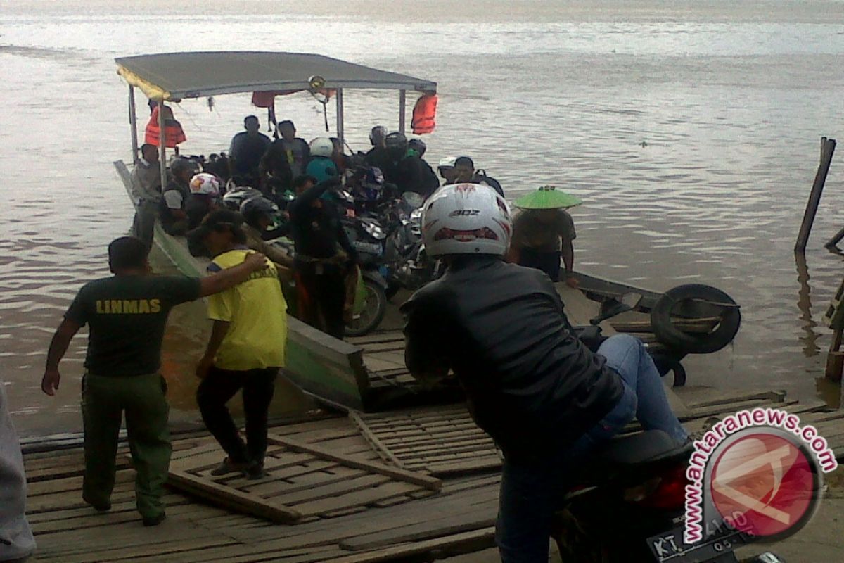 Perahu Penyeberangan Tradisional Harus Bawa Jaket Pelampung