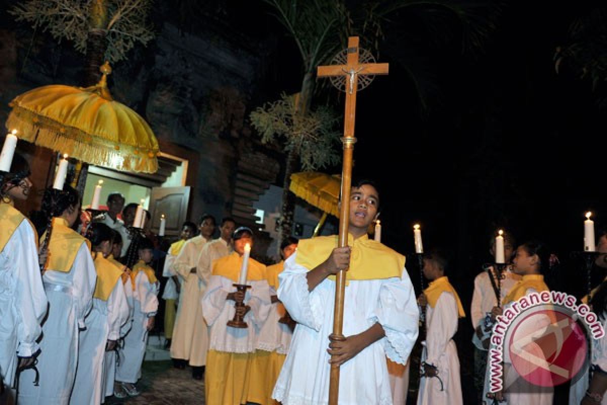 Umat Kristiani rayakan Natal dengan tradisi Bali