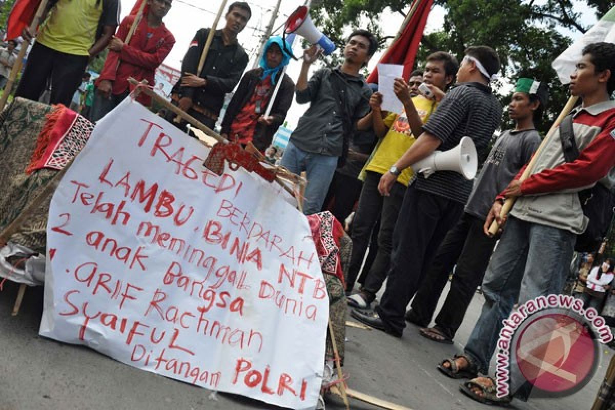 Seribu orang di Mataram unjuk rasa tragedi Bima 