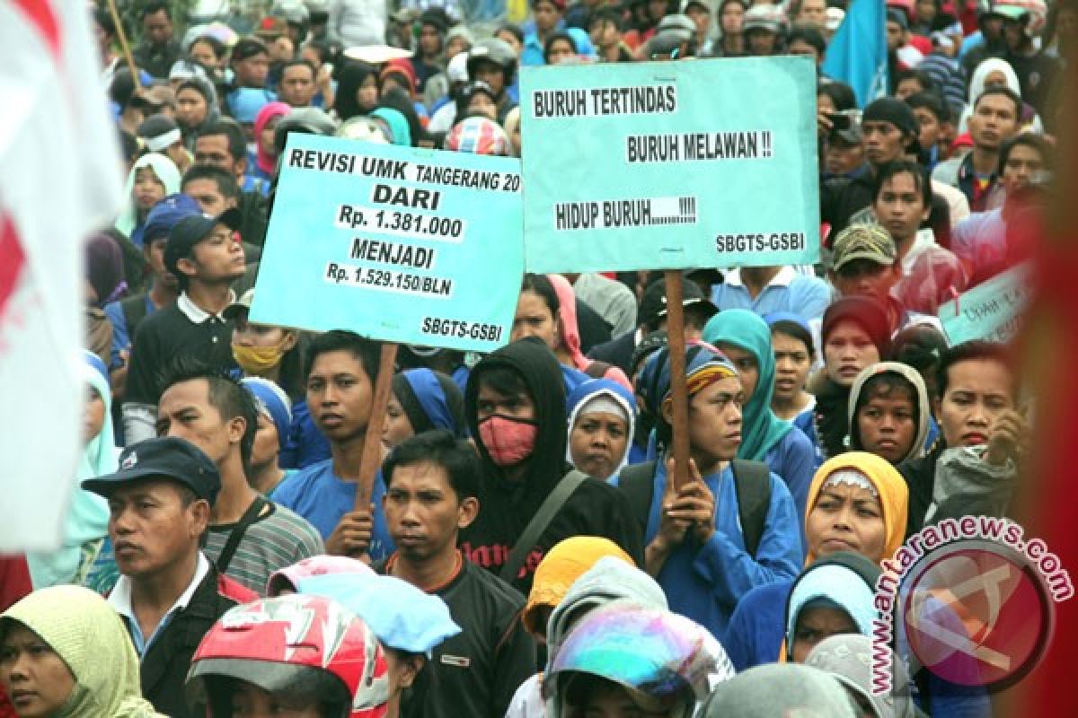 Ratusan polisi jaga ketat kantor gubernur Banten