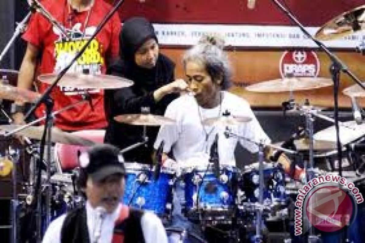 Drummer Indonesia pecahkan rekor dunia
