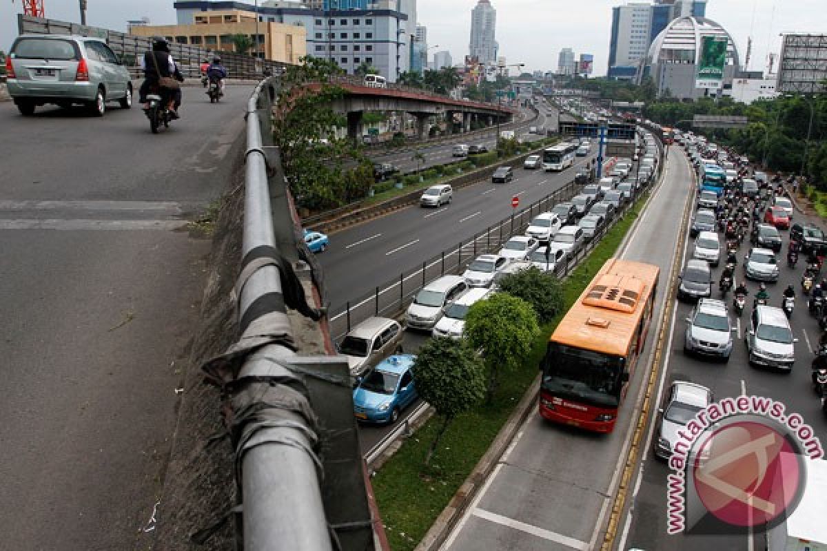 Alih arus lalu lintas Jakarta pada malam tahun baru