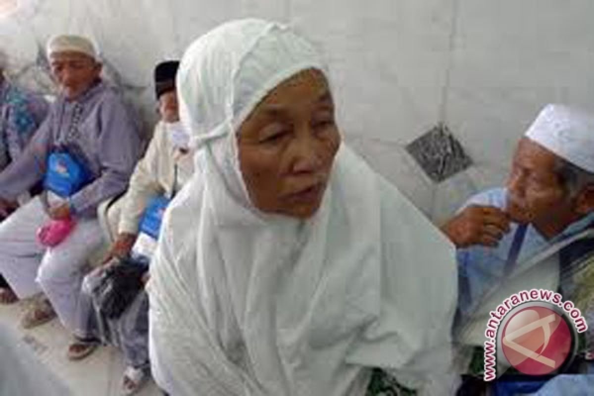 65 CJH Bengkulu batal berangkat haji 2012