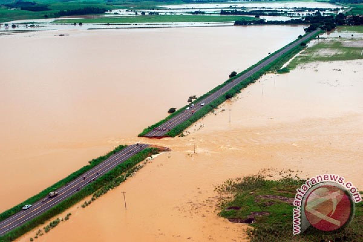 18 tewas, 48.000 diungsikan akibat hujan di Brazil