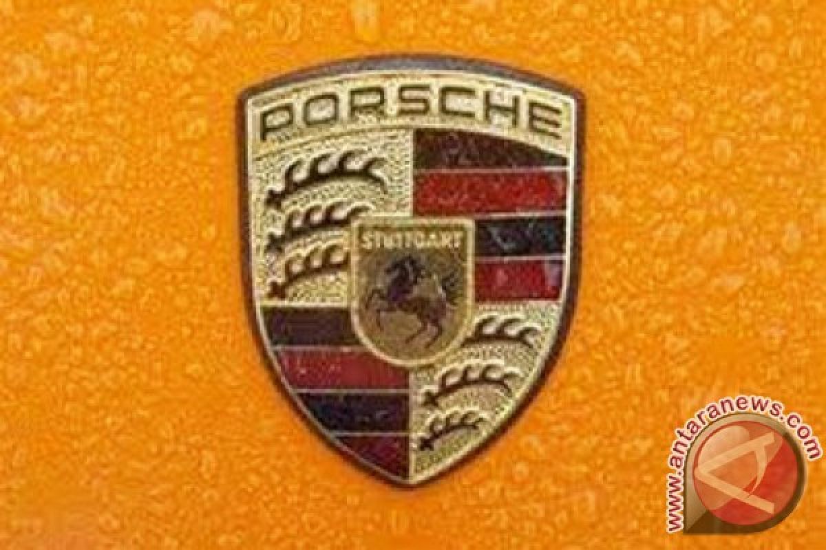 Porsche Panamera terbaru bermesin hibrida