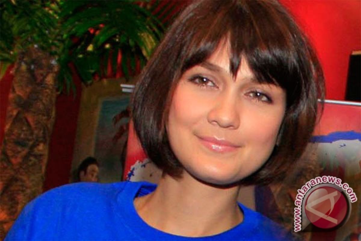 Rambut bob Luna Maya jadi trend 2012