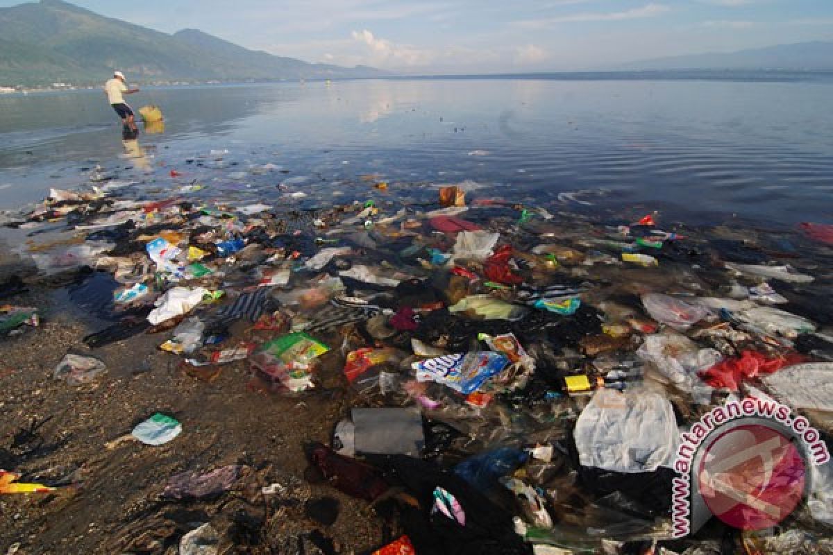 Pangdam Pattimura ingatkan jaga lingkungan laut dari sampah buangan