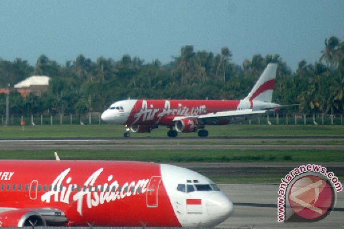 177 penumpang Air Asia Surabaya-Jakarta terlantar