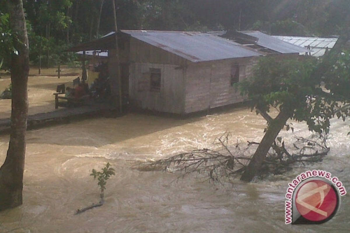 BPBD Penajam Pantau Titik Banjir dan Longsor