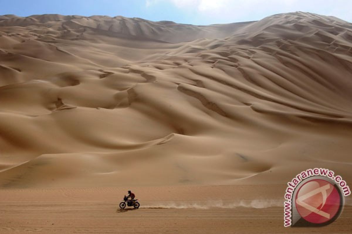 Peterhansel pimpinan hari kedua Reli Dakar