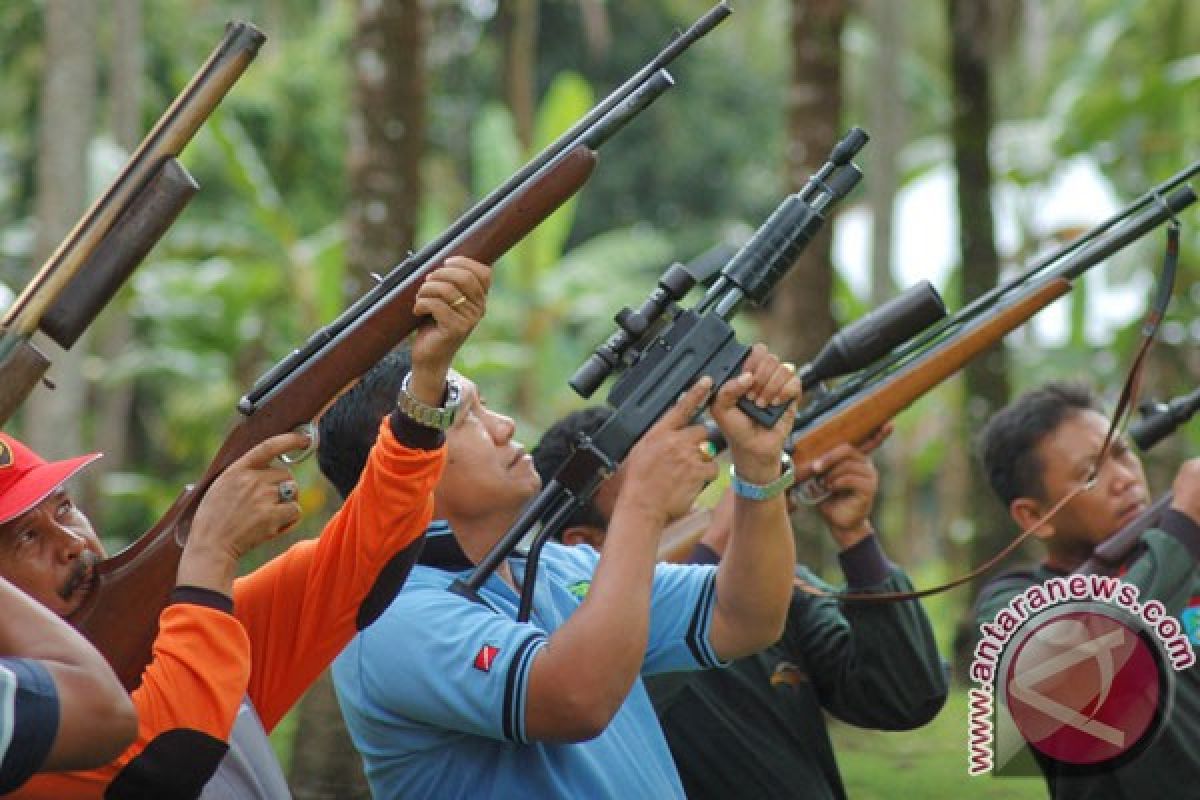 Penumpang bawa senapan angin ke kabin