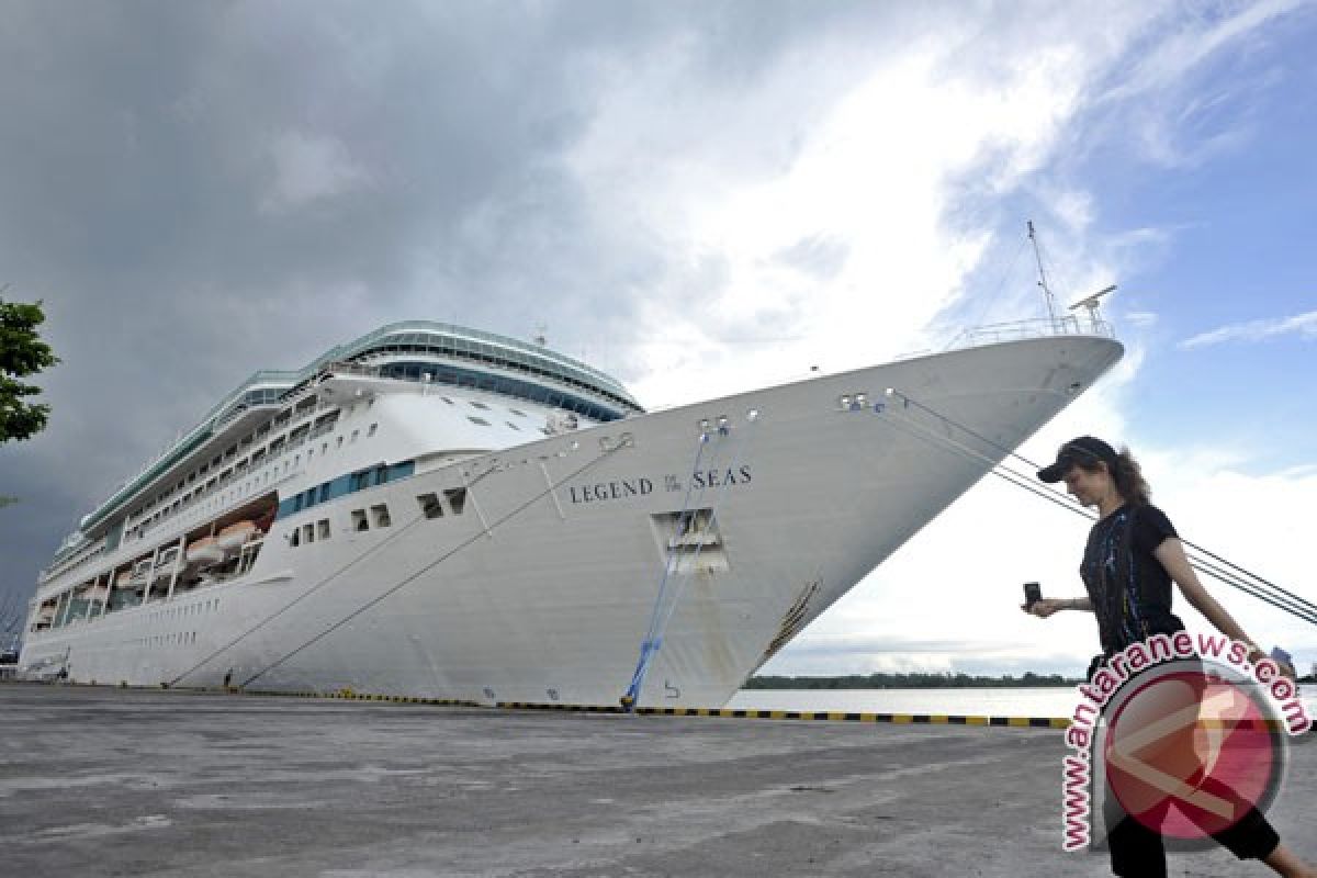 "Legend of Seas" tambat di Benoa, 2.000 turis wisata di Bali 