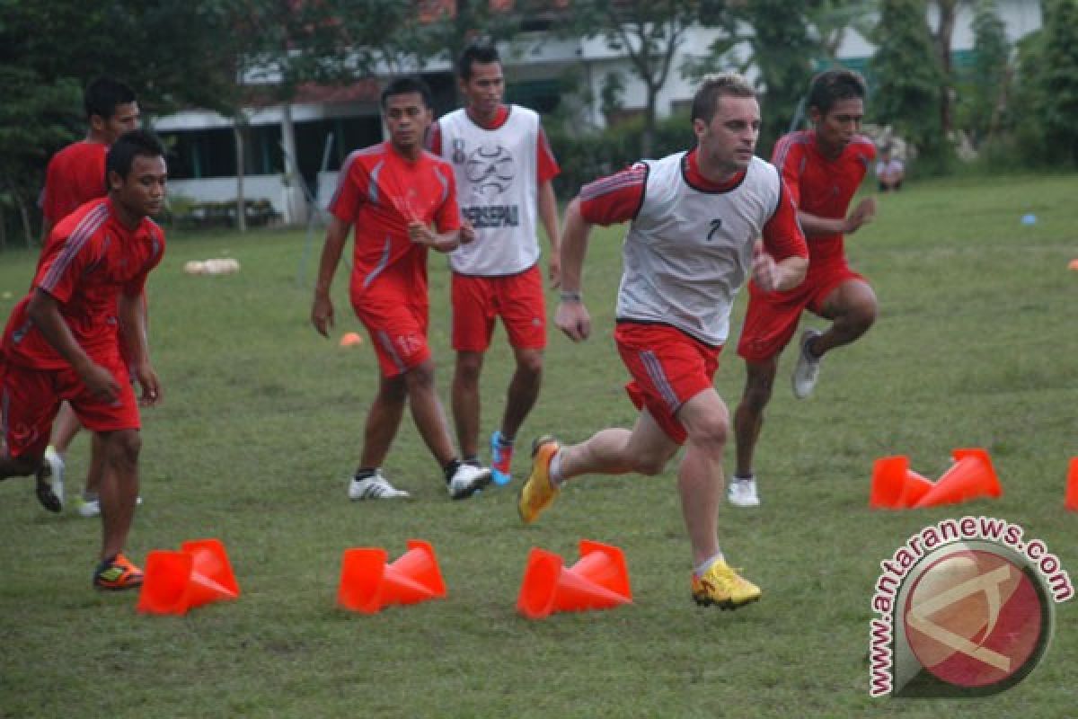 Madura United boyong 20 pemain hadapi Persib