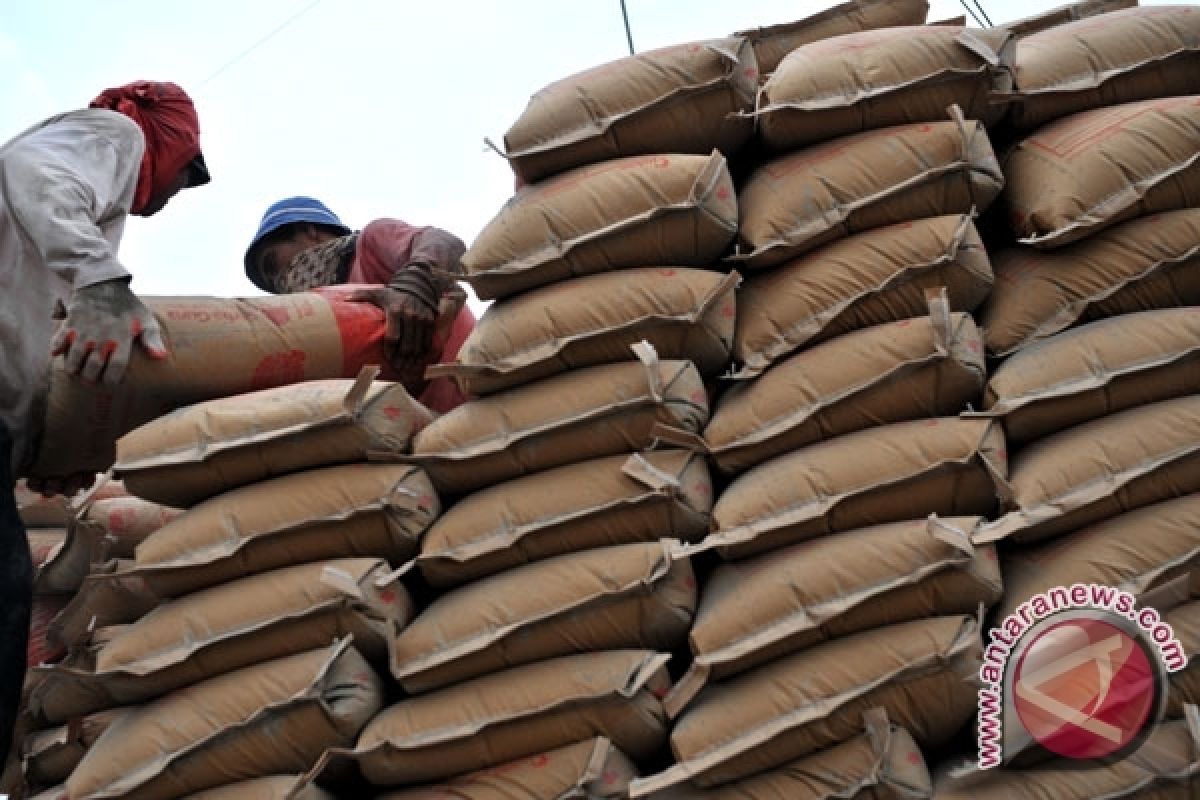 Enam Bulan Gudang Semen Beroperasi Tanpa Izin