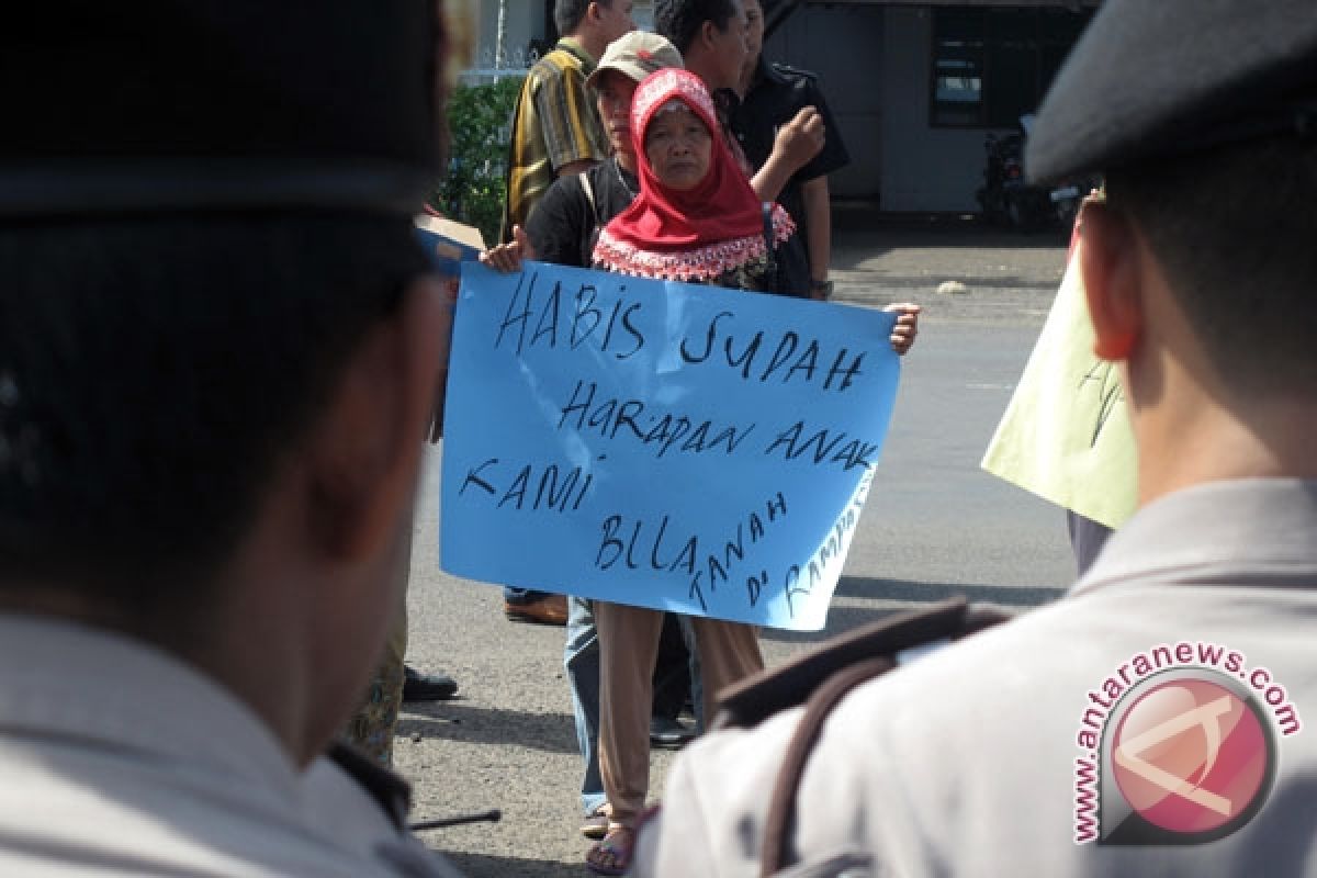 Puluhan petani datangi anggota DPRD Bengkulu