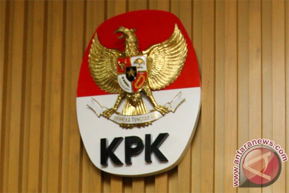 KPK tahan bupati KamparÂ 