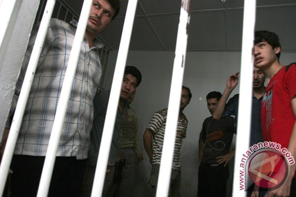Imigrasi Palembang amankan lima warga Afghanistan