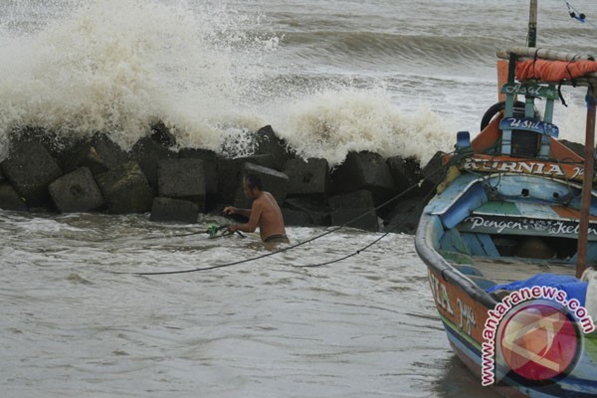 Nelayan Lebak berhenti melaut akibat cuaca buruk