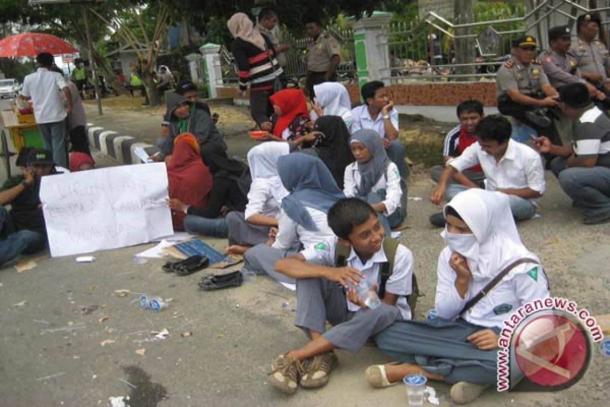 Siswa Demo Kemenag Sultra Tolak Kepala Sekolah