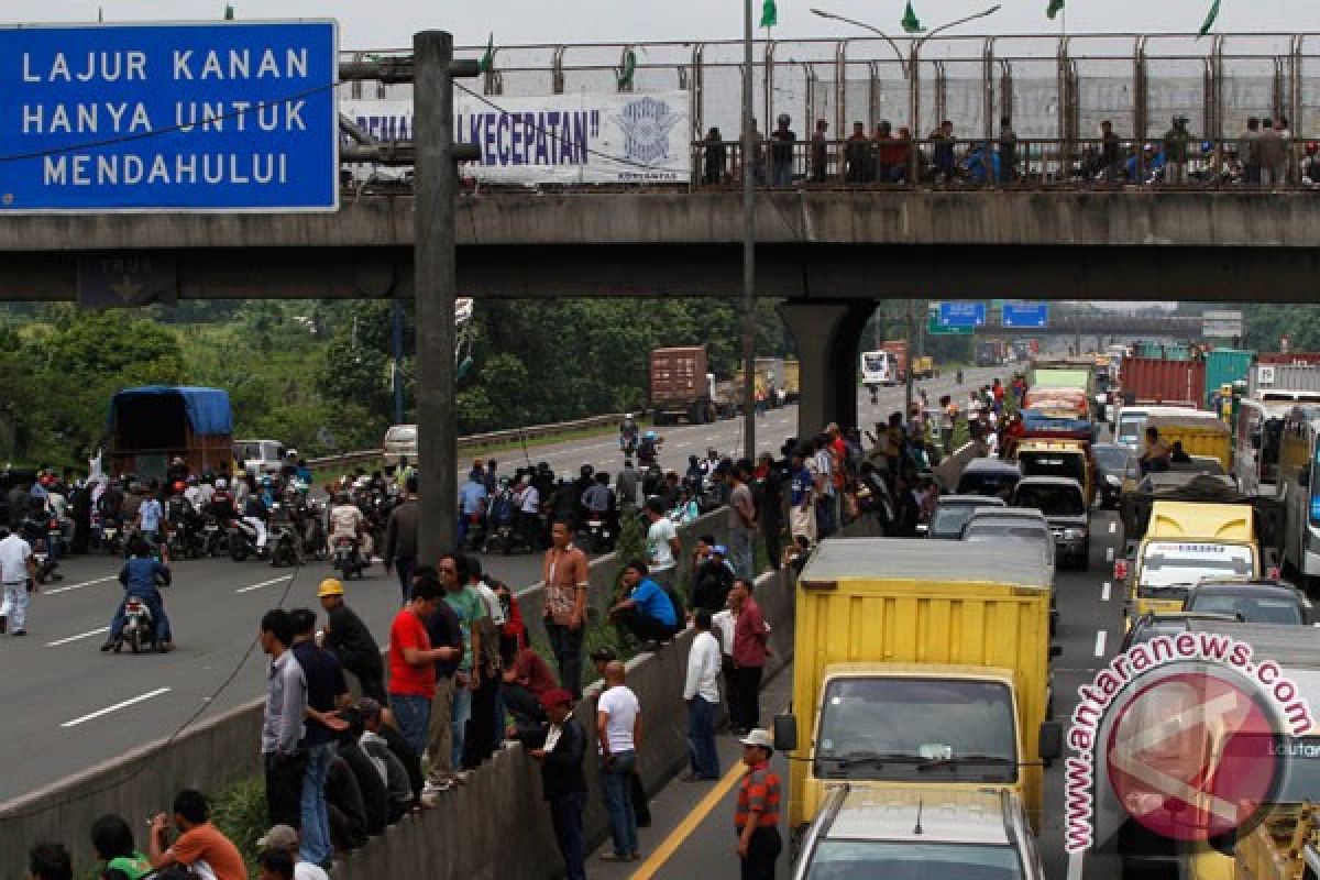 Dampak demo buruh Bekasi kompleks