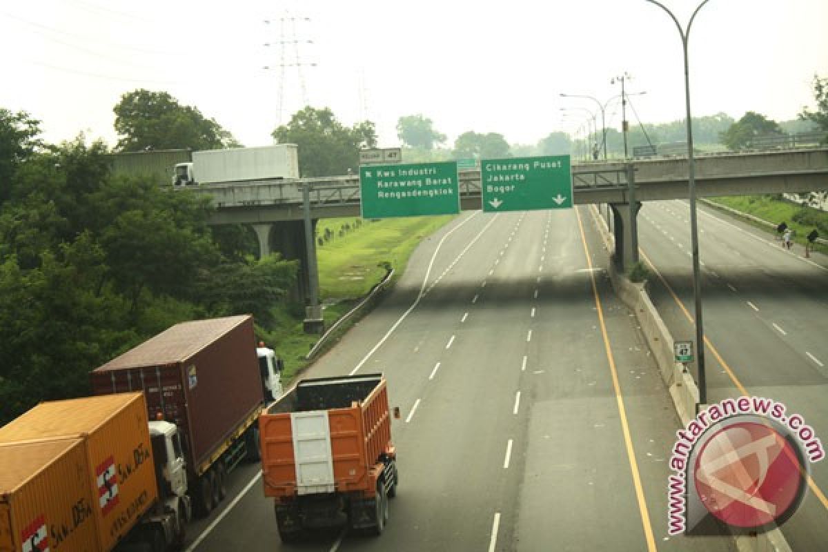 Lalin Jakarta-Cikampek mencair pascarekayasa lawan arah