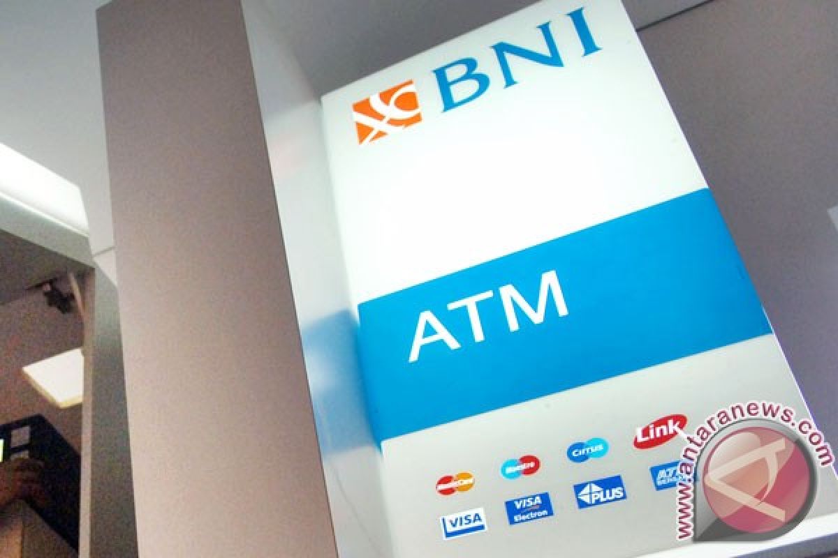 Tidak mahir mengemudi, nasabah hancurkan bilik kaca ATM BNI