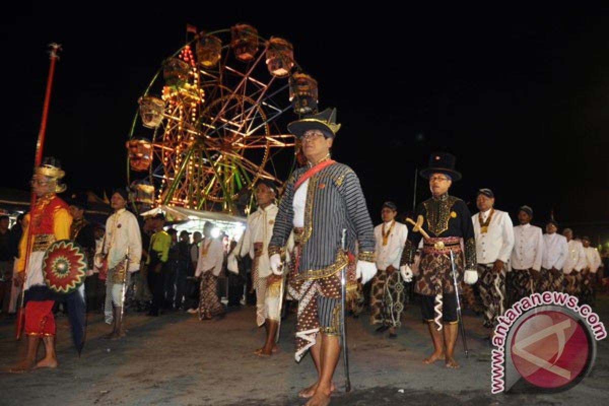 Keraton Ngayogyakarto gelar upacara Miyos Gngso