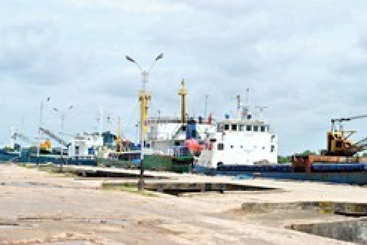 Aktivitas Pelabuhan Sri Payung Tanjungpinang Dihentikan Sepekan
