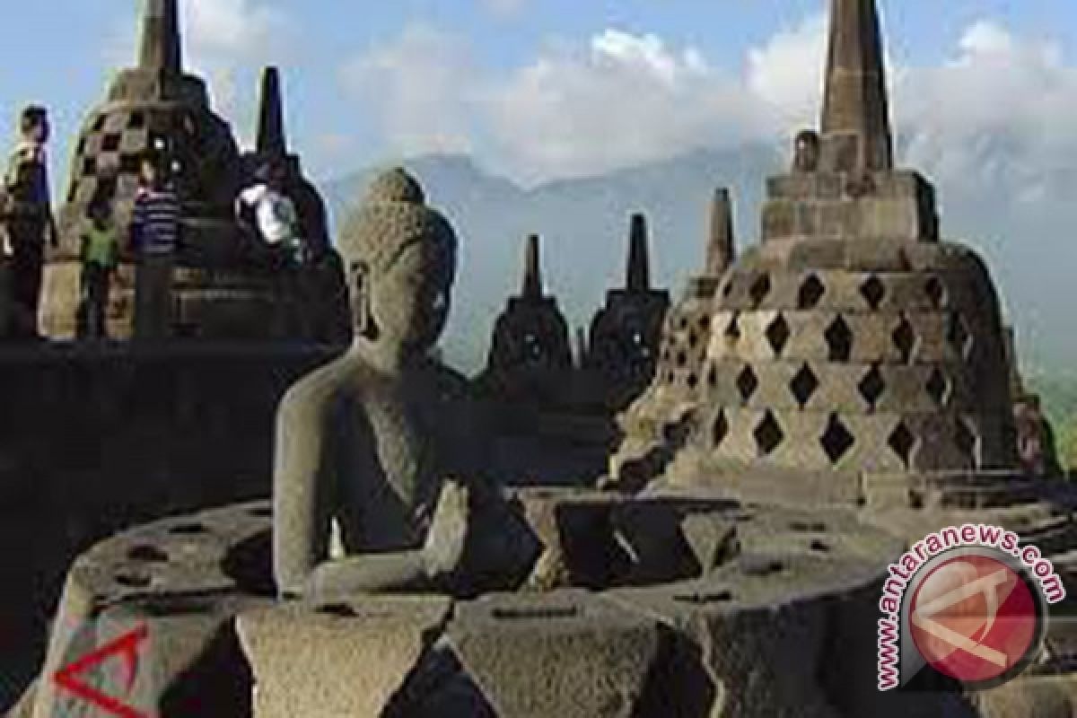 Energi tenaga surya untuk penerangan candi borobudur